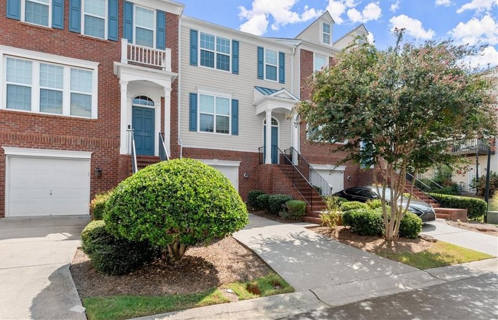 1304 Thornborough Dr, Alpharetta GA 30004-0522 exterior