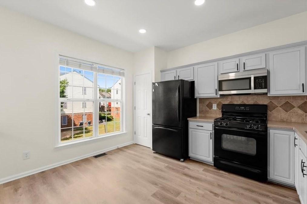 1304 Thornborough Dr, Alpharetta GA 30004-0522 exterior