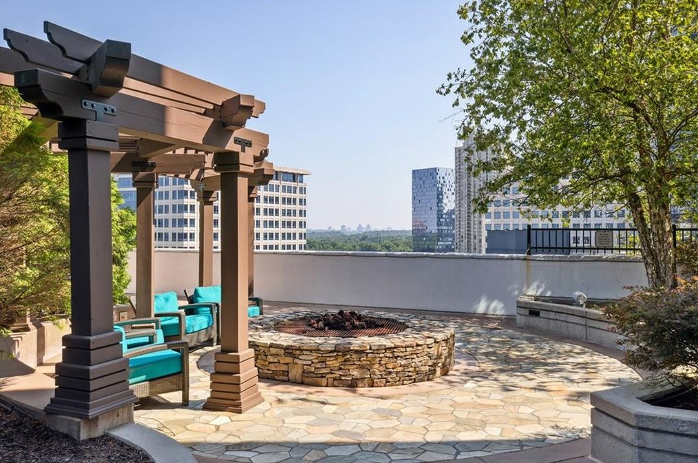 3324 Peachtree Rd, Atlanta GA  30326-1001 exterior
