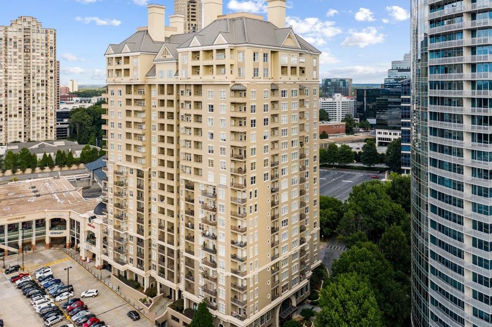 3334 Peachtree Rd, Atlanta GA  30326-6801 exterior