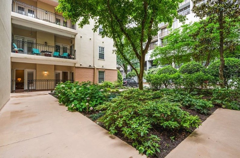 175 15th St, Atlanta GA  30318-7803 exterior