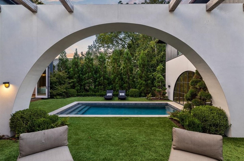 95 Montgomery Fry Dr, Atlanta GA 30309-2718 exterior