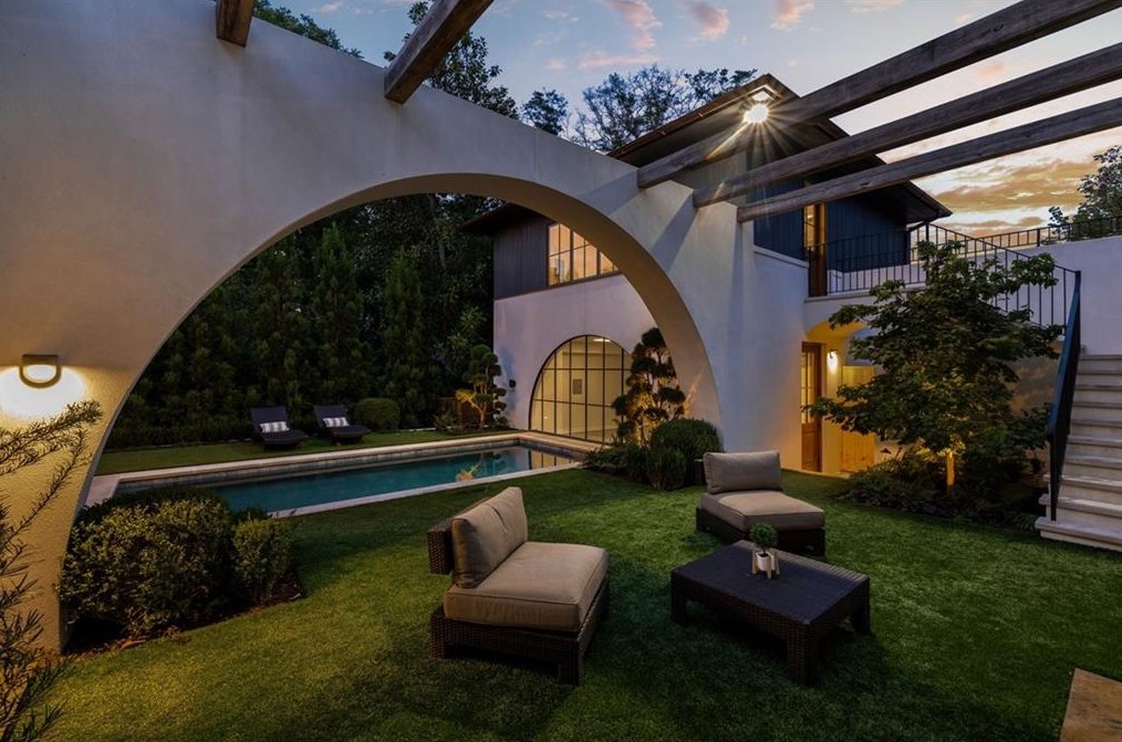 95 Montgomery Fry Dr, Atlanta GA 30309-2718 exterior