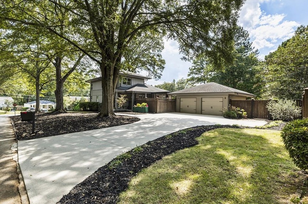 1177 Country Ln, Atlanta GA 30324-4509 exterior