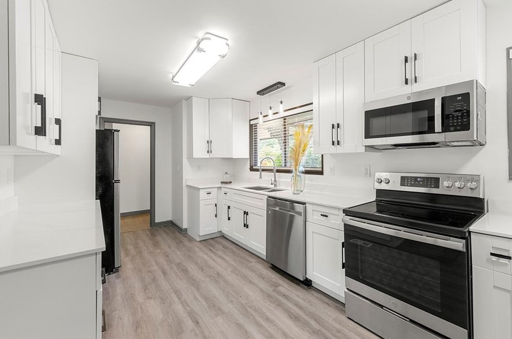1283 Carolyn Dr, Atlanta GA  30329-3547 exterior