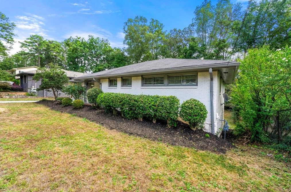 1283 Carolyn Dr, Atlanta GA  30329-3547 exterior