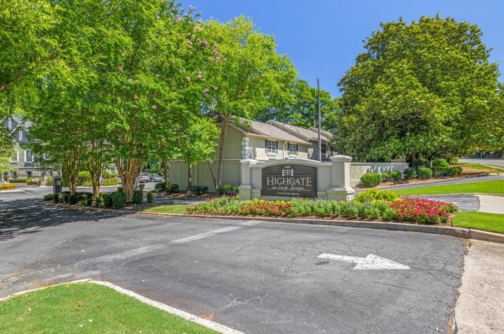 6900 Roswell Rd, Atlanta GA  30328-2209 exterior