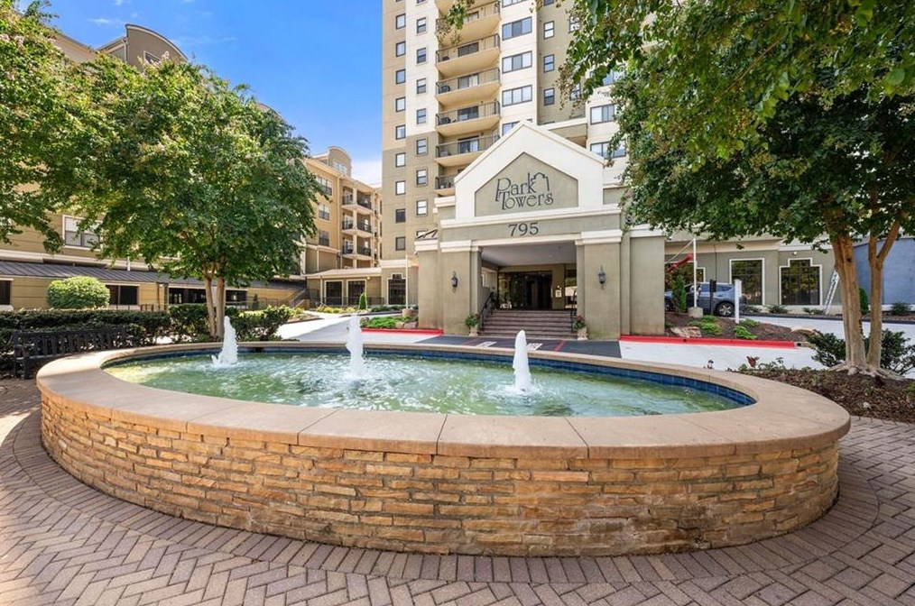 795 Hammond Dr, Atlanta GA  30328-5517 exterior