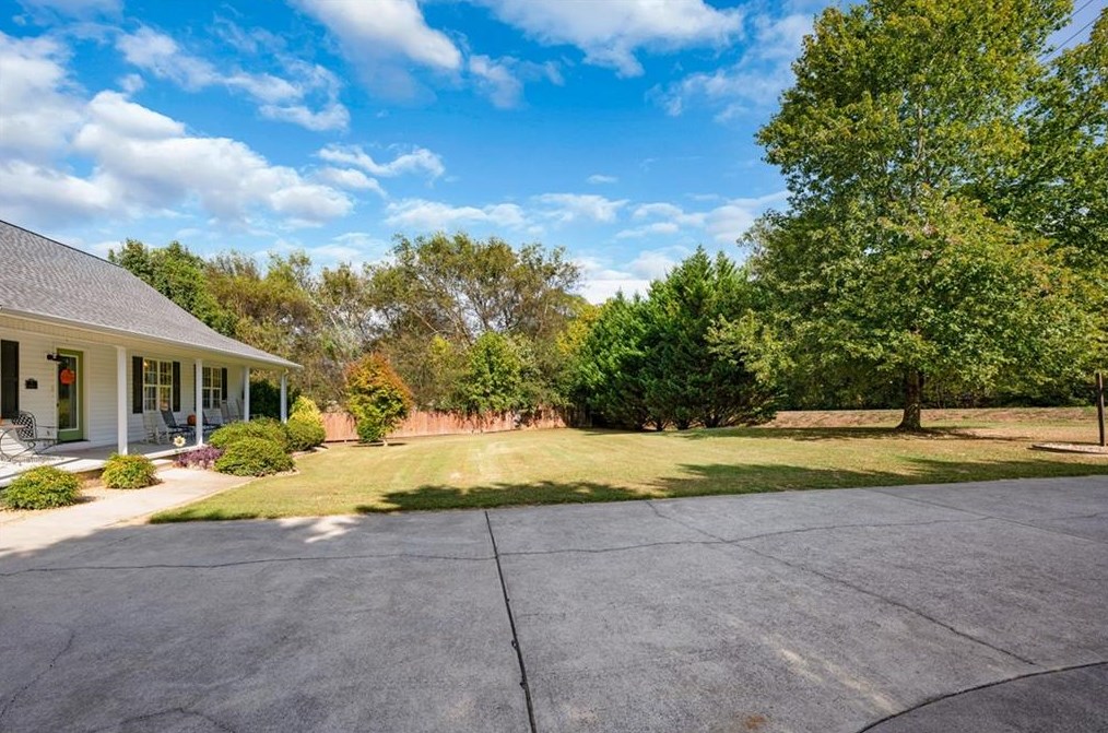 3102 Red Bud Rd, Calhoun GA 30701-9601 exterior