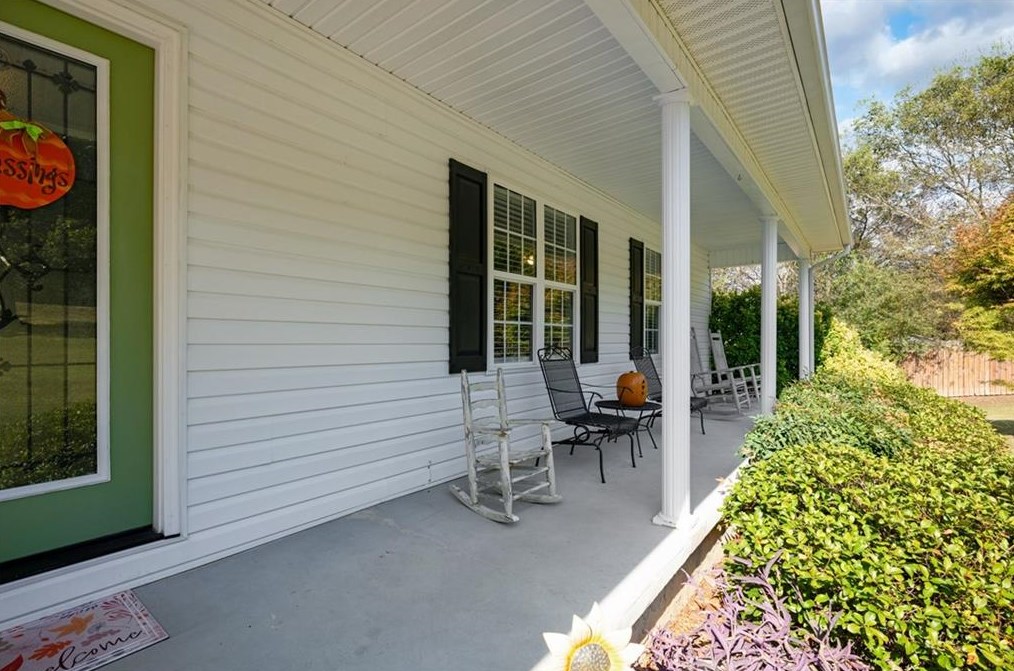 3102 Red Bud Rd, Calhoun GA 30701-9601 exterior