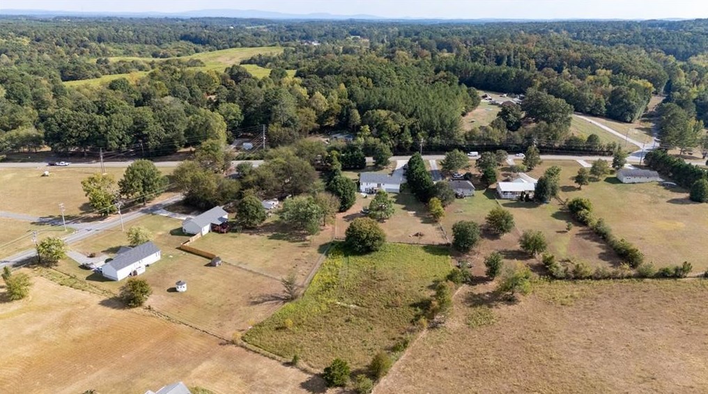 3102 Red Bud Rd, Calhoun GA 30701-9601 exterior