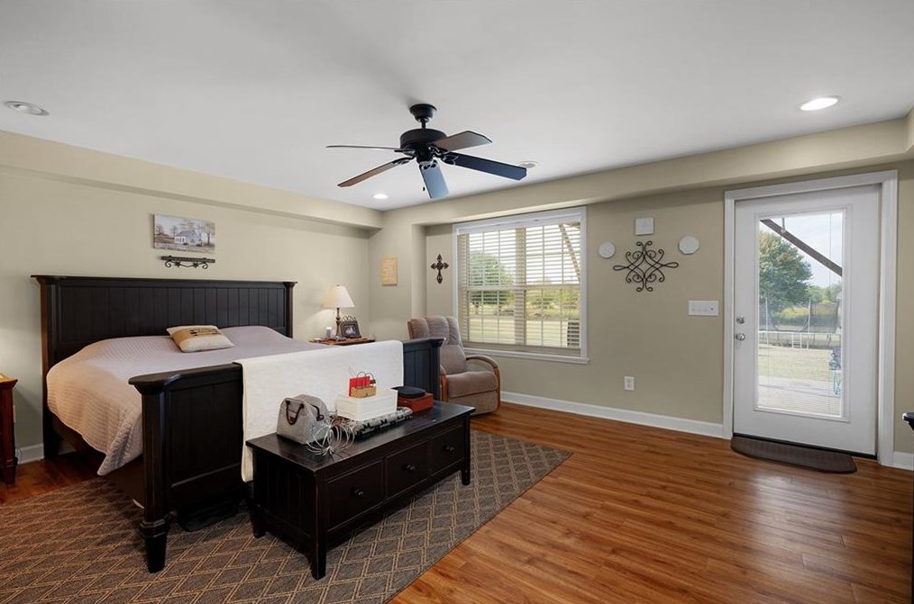 3102 Red Bud Rd, Calhoun GA 30701-9601 exterior