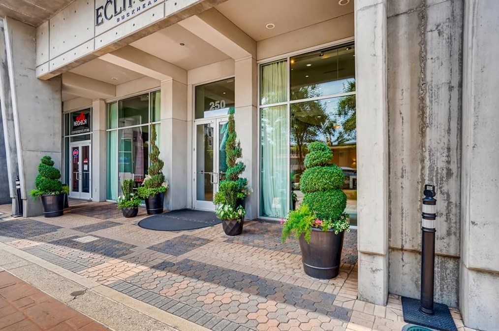 250 Pharr Rd, Atlanta GA  30305-2464 exterior