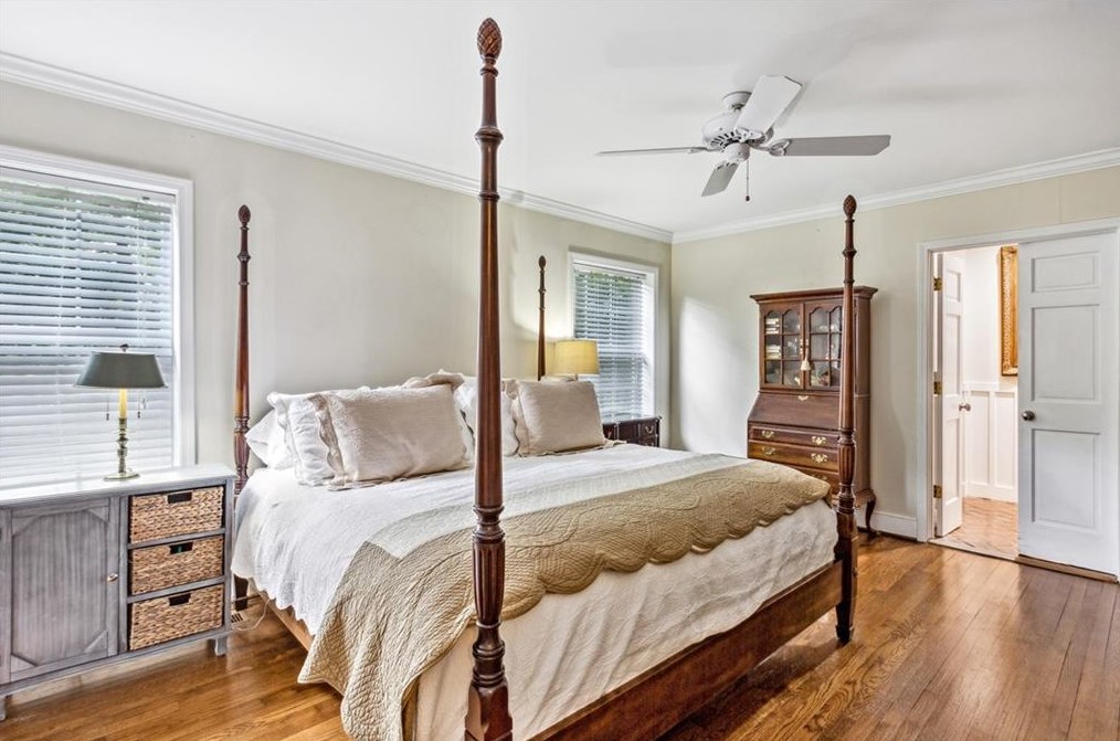 536 Mnr Rdg Dr, Atlanta GA  30305-3511 exterior