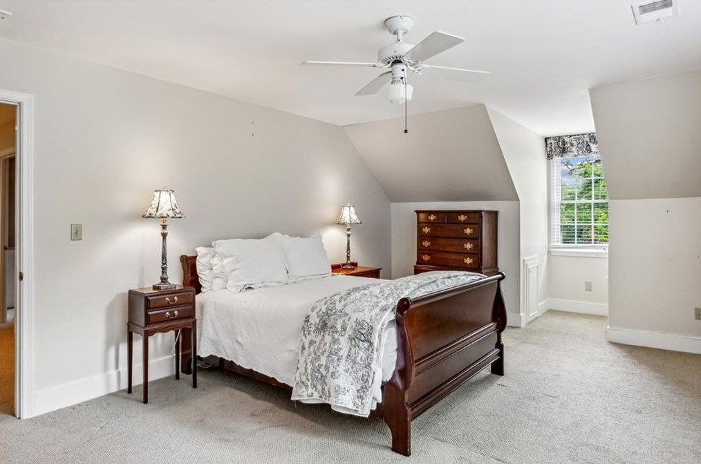 536 Mnr Rdg Dr, Atlanta GA  30305-3511 exterior