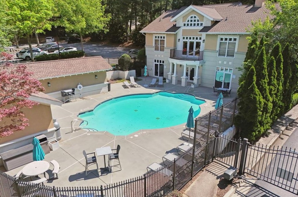 2700 Pine Tree Rd, Atlanta GA  30324-5671 exterior