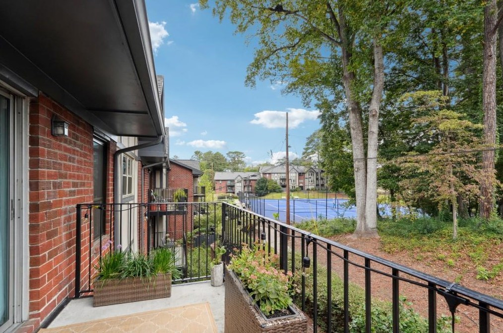 6851 Roswell Rd, Atlanta GA  30328-2401 exterior