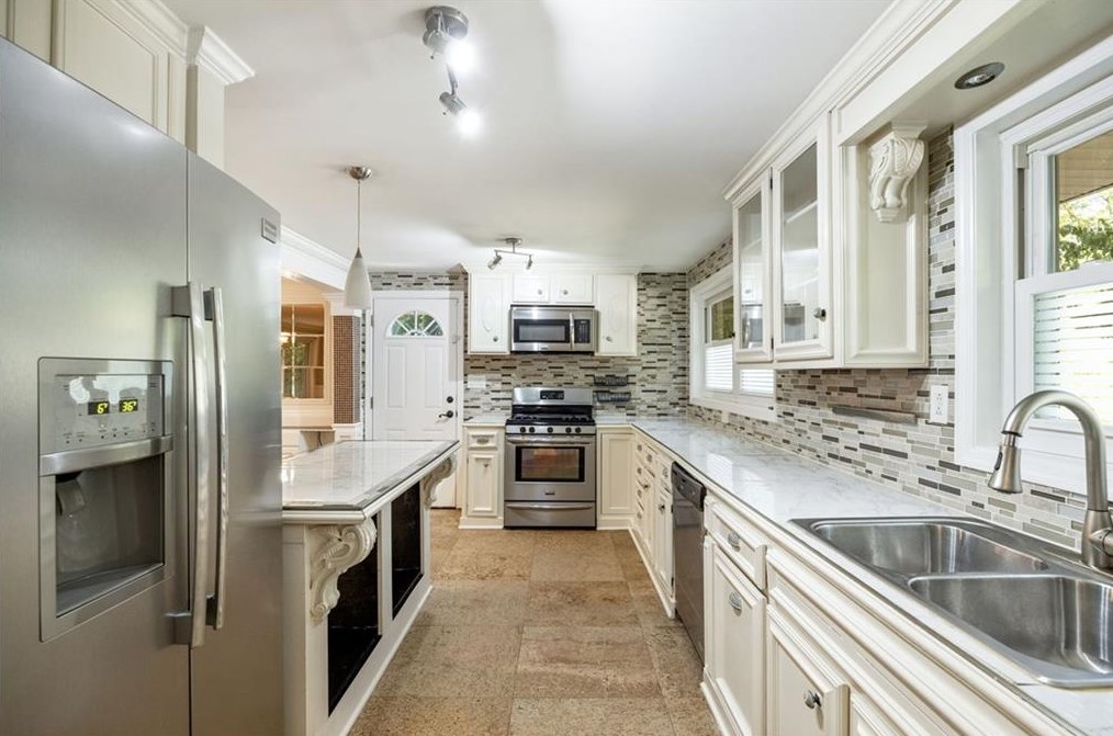 2423 Rhineland Ct, Atlanta GA 30345 exterior