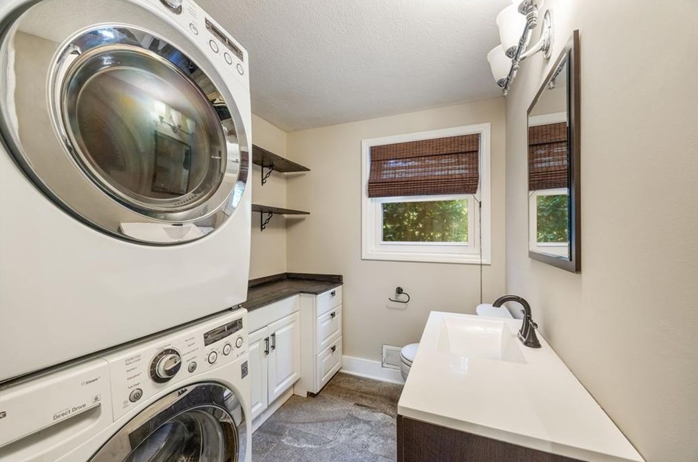 2423 Rhineland Ct, Atlanta GA 30345 exterior