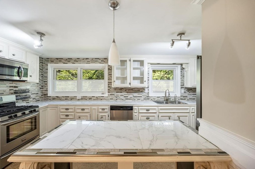 2423 Rhineland Ct, Atlanta GA 30345 exterior