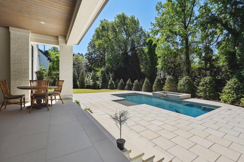 3044 Howell Mill Rd, Atlanta GA  30318-3165 exterior
