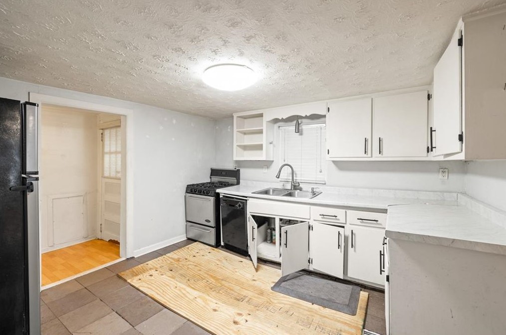 2336 Bernard Rd, Atlanta GA 30318-1102 exterior