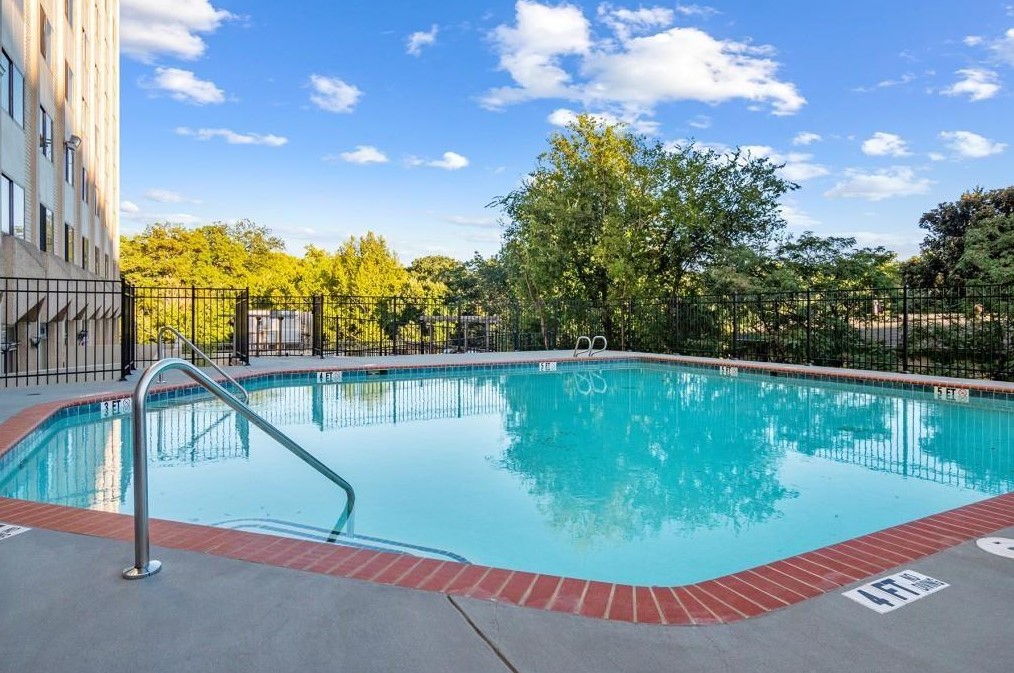 2479 Peachtree Rd, Atlanta GA  30305-4138 exterior