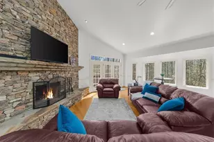 6137 White Oak Dr, Flowery Branch, GA 30542 - Photo 9