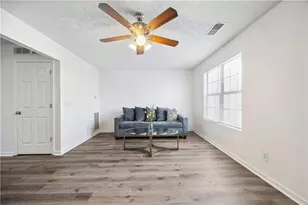 5547 Strathmoor Manor Cir, Lithonia, GA 30058 - Photo 9