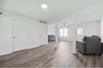 5547 Strathmoor Manor Circle, Lithonia, GA 30058 - Photo 7