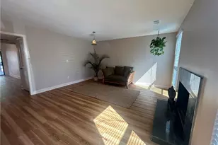 1063 Riverbend Club Dr SE, Atlanta, GA 30339 - Photo 5