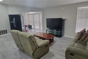 4252 Parkview Ct, Stone Mountain, GA 30083 - Photo 5