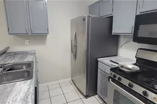 4252 Parkview Ct, Stone Mountain, GA 30083 - Photo 9