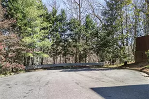 1734 Summit Glen, Atlanta, GA 30329 - Photo 9