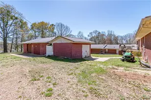 3929 Perry Ln, Flowery Branch, GA 30542 - Photo 15