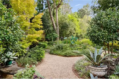 1050 E Club Lane NE, Atlanta, GA 30319 - Photo 33