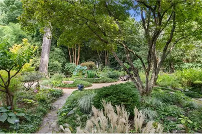 1050 E Club Lane NE, Atlanta, GA 30319 - Photo 39