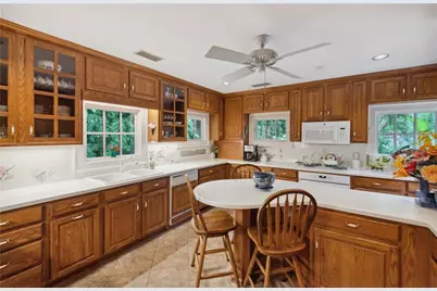 1050 E Club Lane NE, Atlanta, GA 30319 - Photo 9