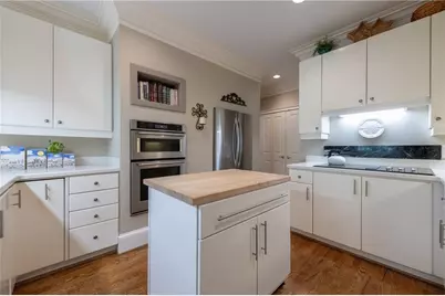 2960 Pharr Court South NW #N4, Atlanta, GA 30305 - Photo 9