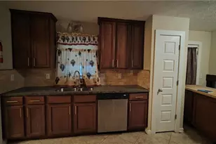 5251 Greenpoint Dr, Stone Mountain, GA 30088 - Photo 19