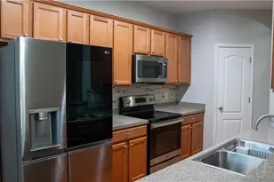 2476 Suwanee Pointe Dr, Lawrenceville, GA 30043 - Photo 3