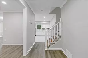 798 Brownlee Ln, Lawrenceville, GA 30044 - Photo 3