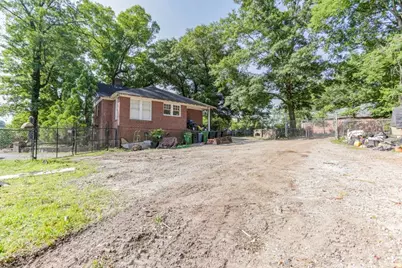 2360 Bolton Road, Atlanta, GA 30318 - Photo 9