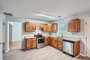 7078 Ravenwood Ln, Lithonia, GA 30038 - Photo 11