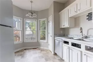 5415 Twin Lakes Dr, Atlanta, GA 30349 - Photo 9