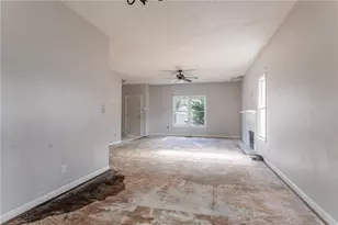 5415 Twin Lakes Dr, Atlanta, GA 30349 - Photo 5