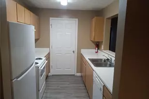 8202 Fairington Village Dr, Lithonia, GA 30038 - Photo 9