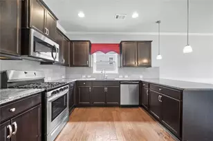 6535 Crosscreek Ln, Flowery Branch, GA 30542 - Photo 5