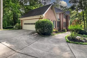 127 Roe Hampton Ln, Stone Mountain, GA 30087 - Photo 3