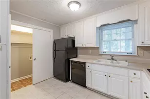 1105 Buckhurst Dr, Atlanta, GA 30349 - Photo 7